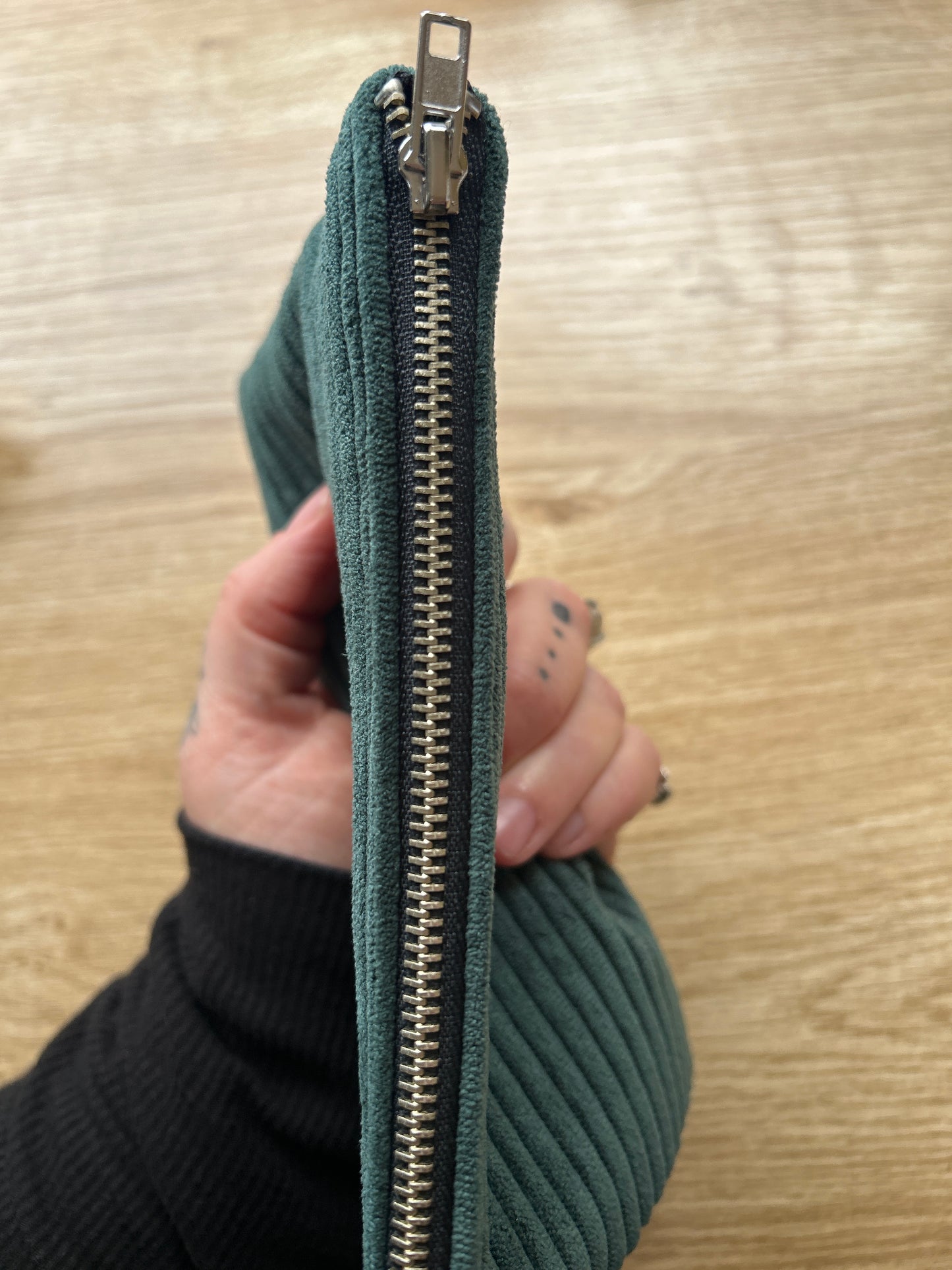 Oily Pouch - EMERALD