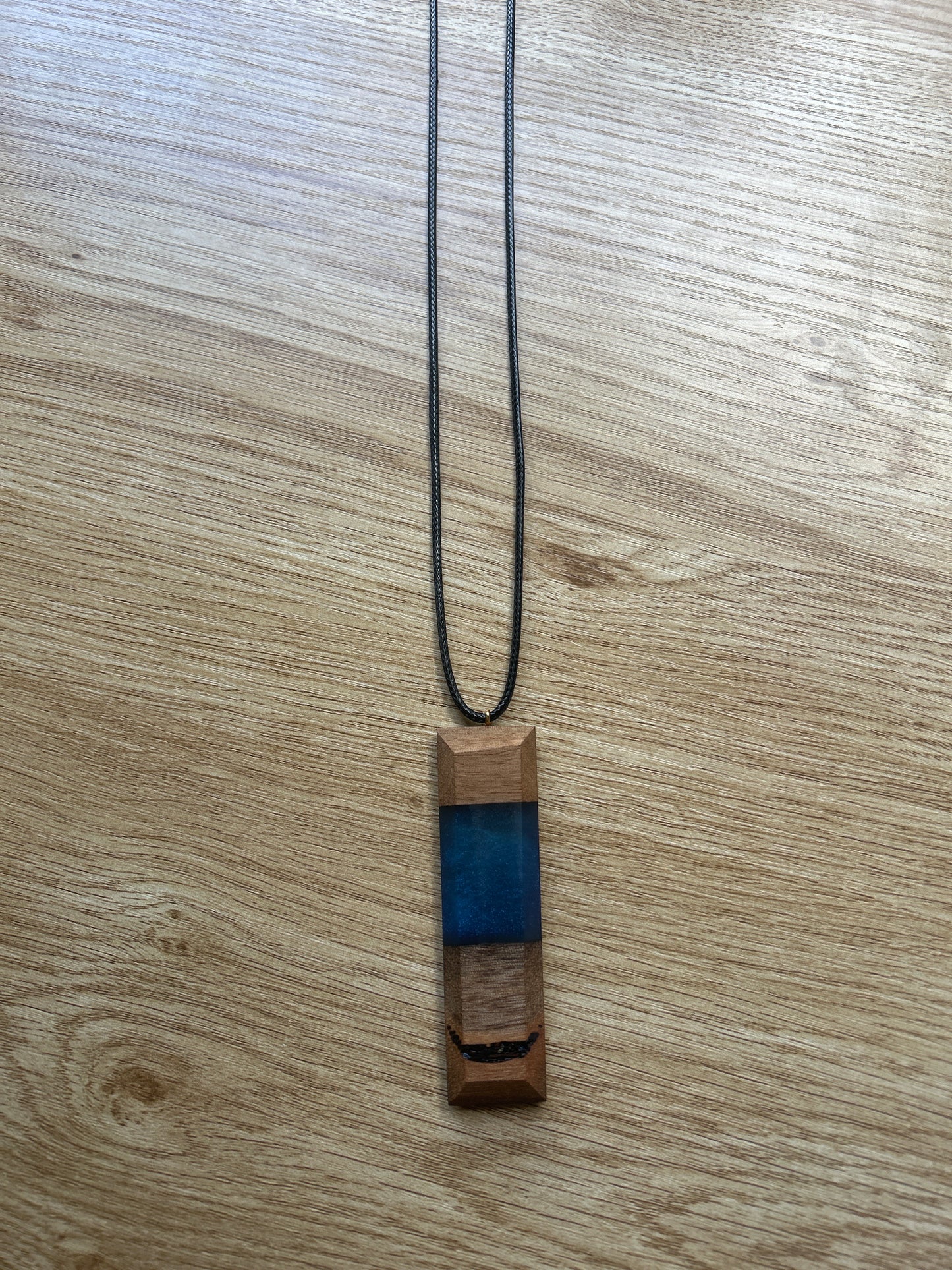 Ocean between the trees - HOLLOW